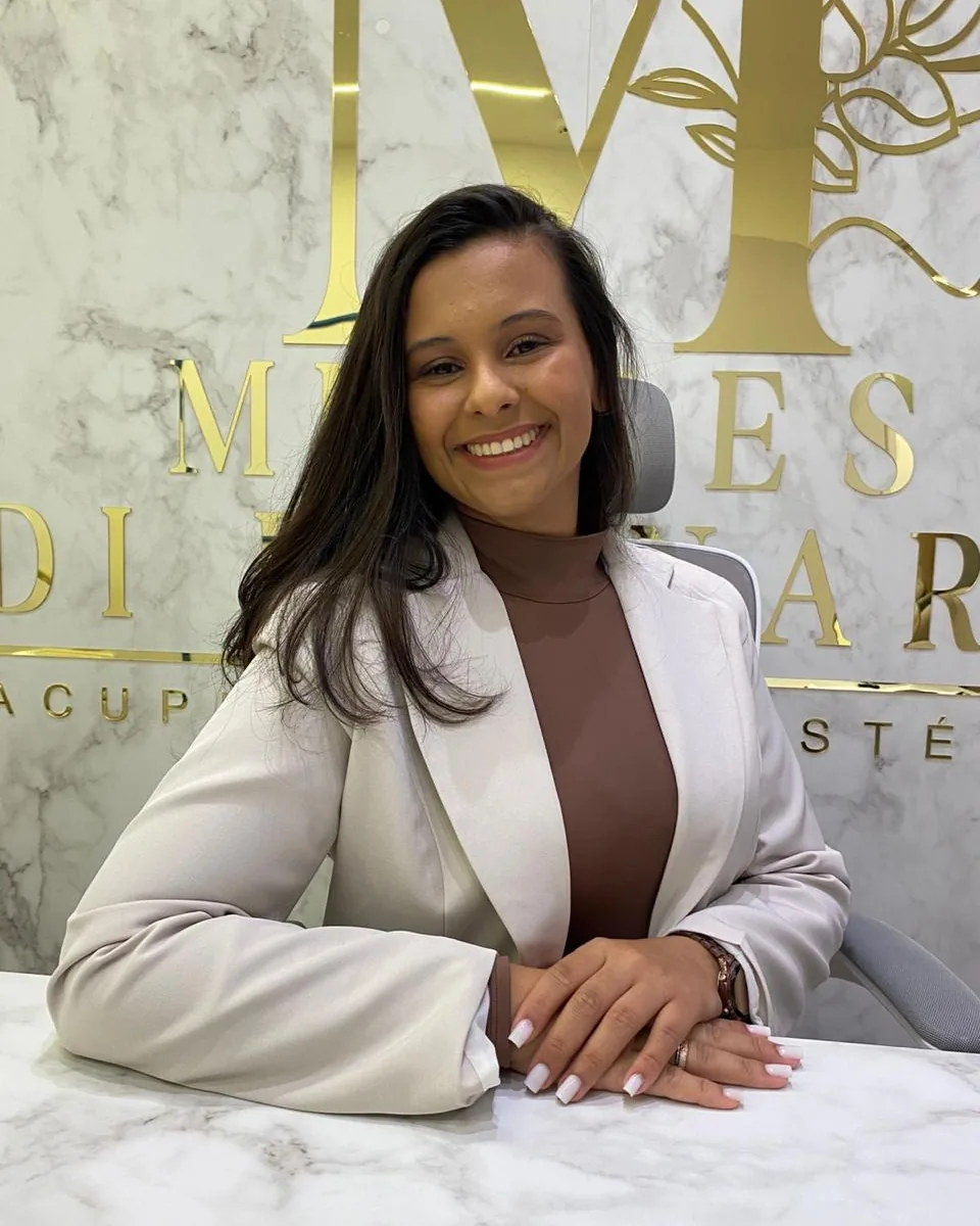 Dra. Fernanda Mendes Di Bernardi na clínica em Diadema, onde é feita a avaliação para botox
